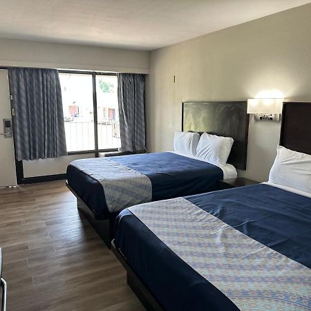 Oakwood Inn Oakdale Bagian luar foto