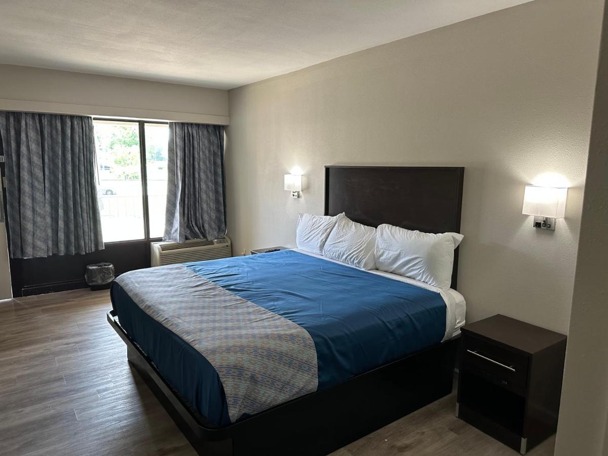Oakwood Inn Oakdale Bagian luar foto