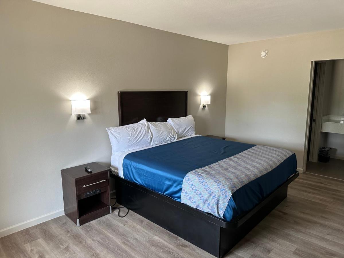 Oakwood Inn Oakdale Bagian luar foto